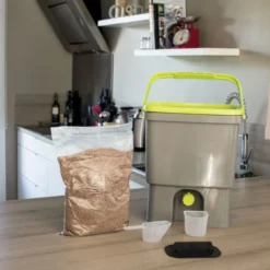 Composteur De Cuisine Bokashi Et Activateur De Compost - Hozelock -Parfum Herbe Soldes Magasin 1842917 composteurcuisine 2